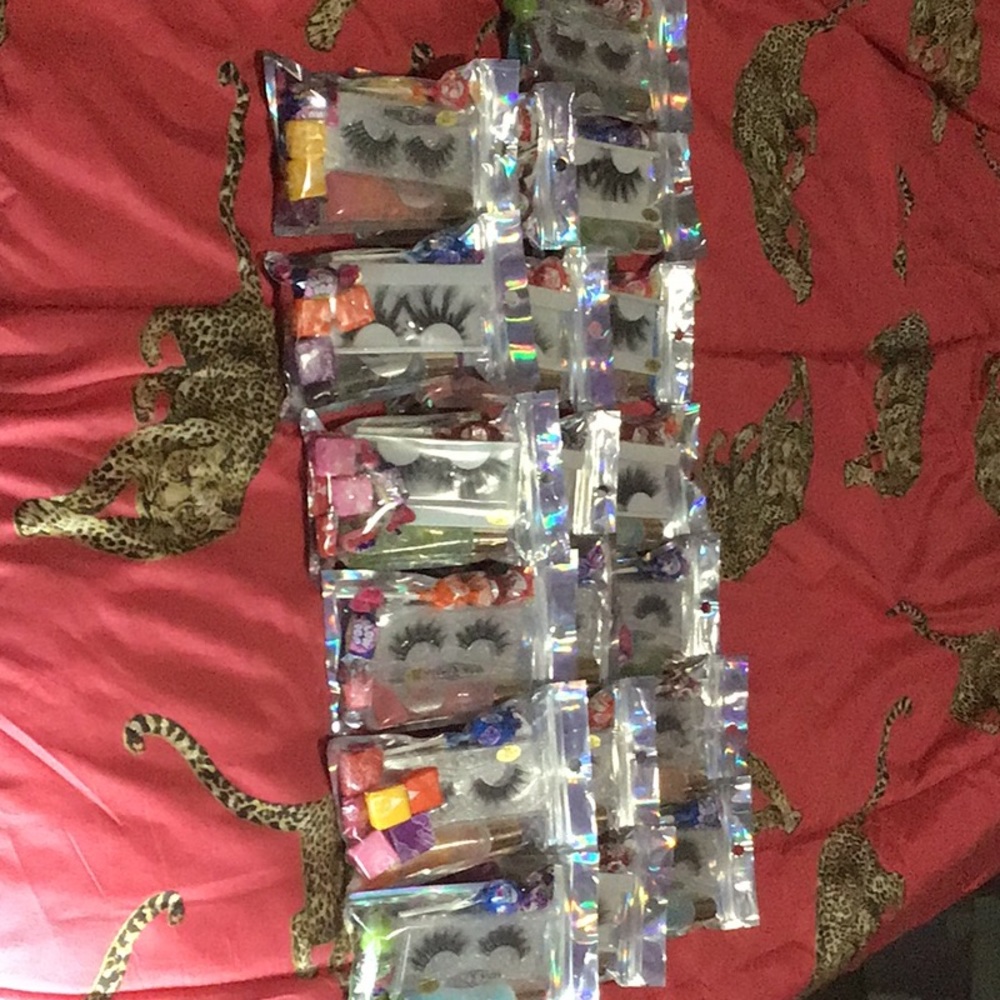 25mm mink lashes candy and lip gloss packs $10